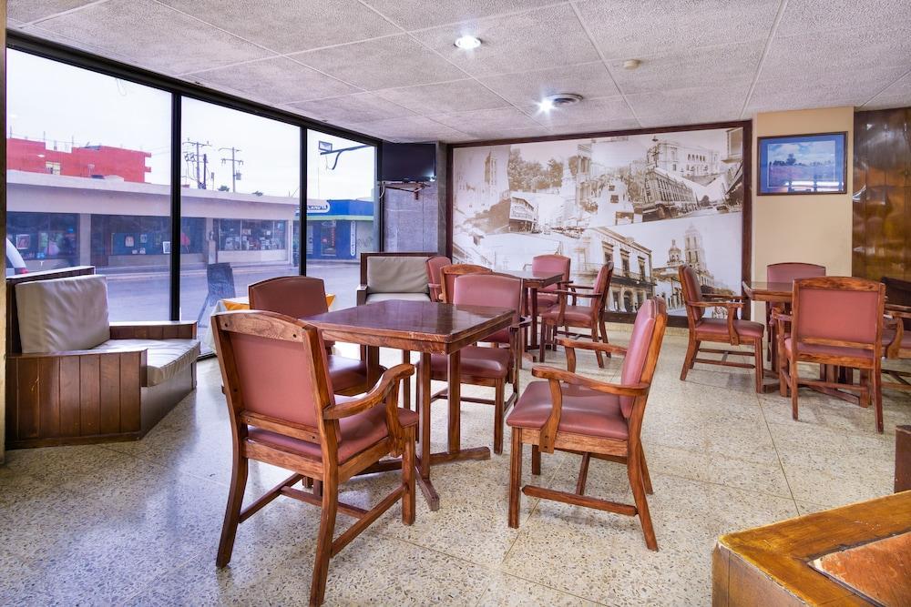 Hotel Premier Saltillo Coahuila מראה חיצוני תמונה